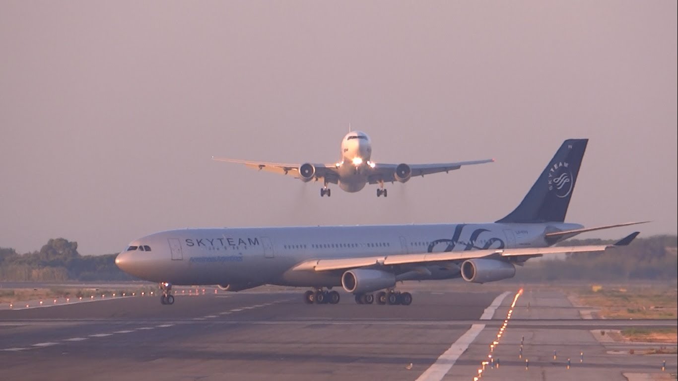 Video thumbnail for youtube video Two planes almost collide at Barcelona Airport Runway - SayNaija.Com