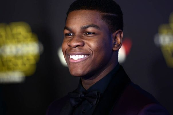 boyega-star-wars-15dec15-10-604x400