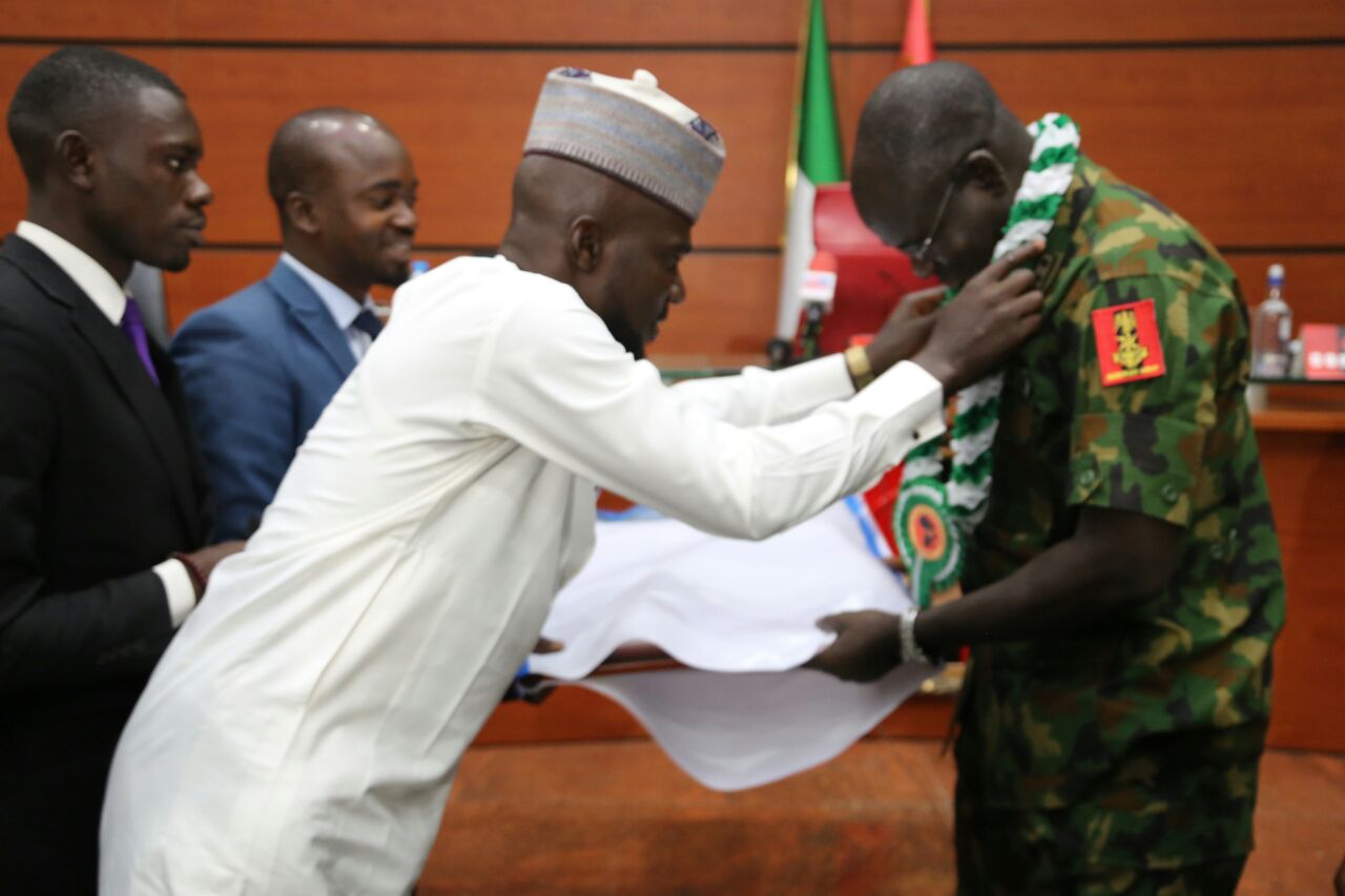 burutai recieve award1