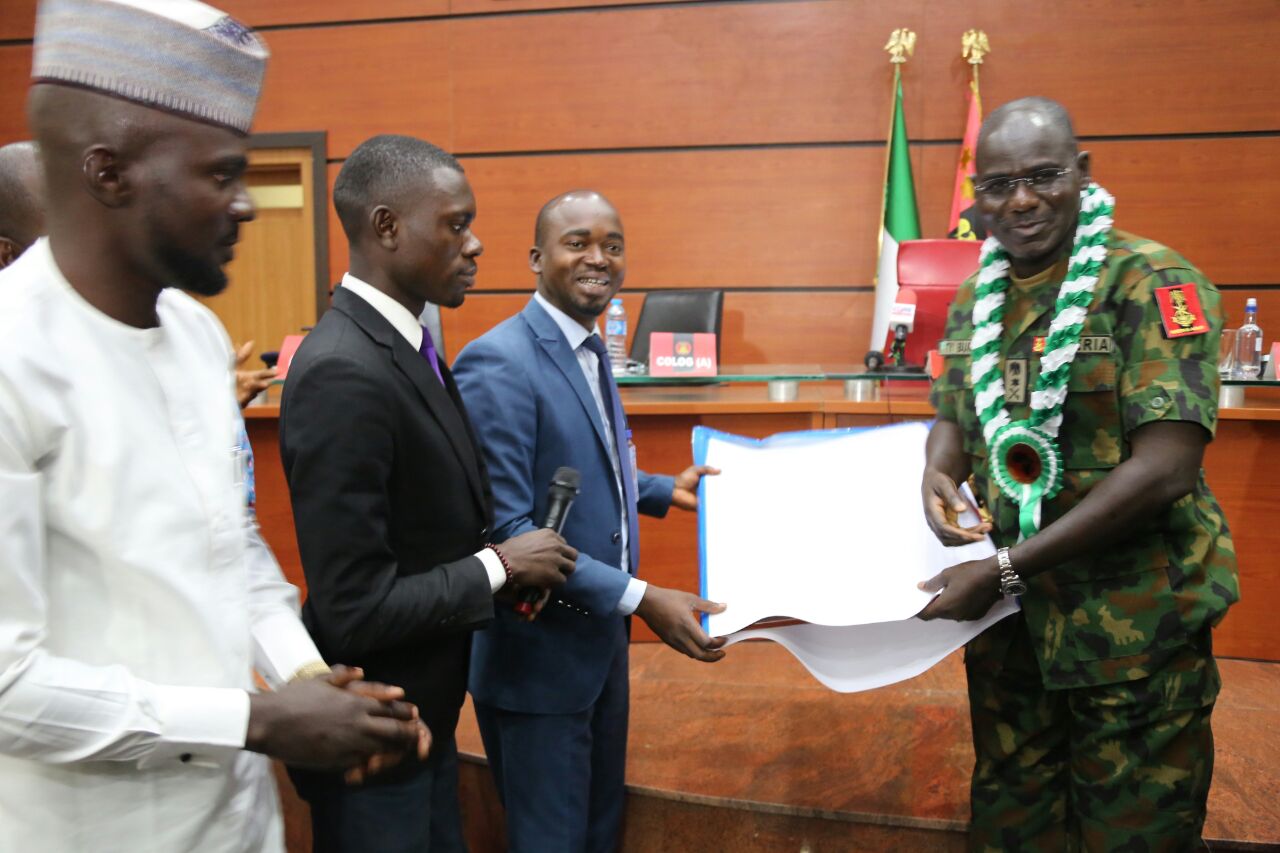 burutai recieve award2