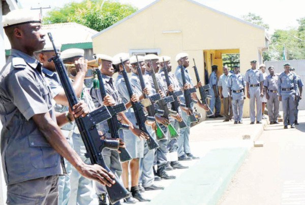 customs-officers (1)