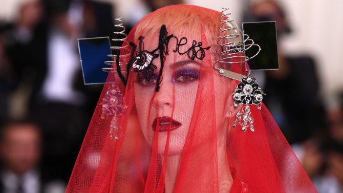 katy-perry-met-gala-closeup