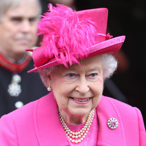 queen-elizabeth-pink