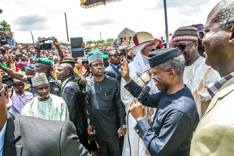 osinbajo-inspects