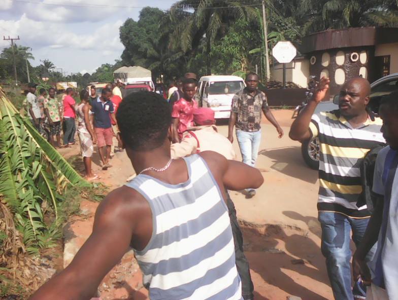 Anambra Mobs Lynch Man For Having Sex In Funeral