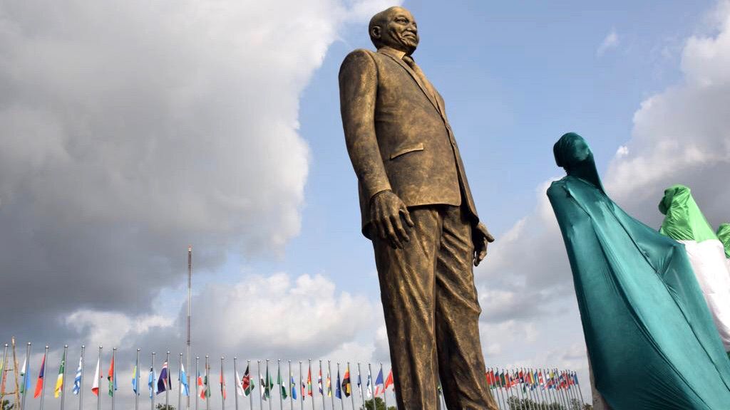 jacob-zuma-statue