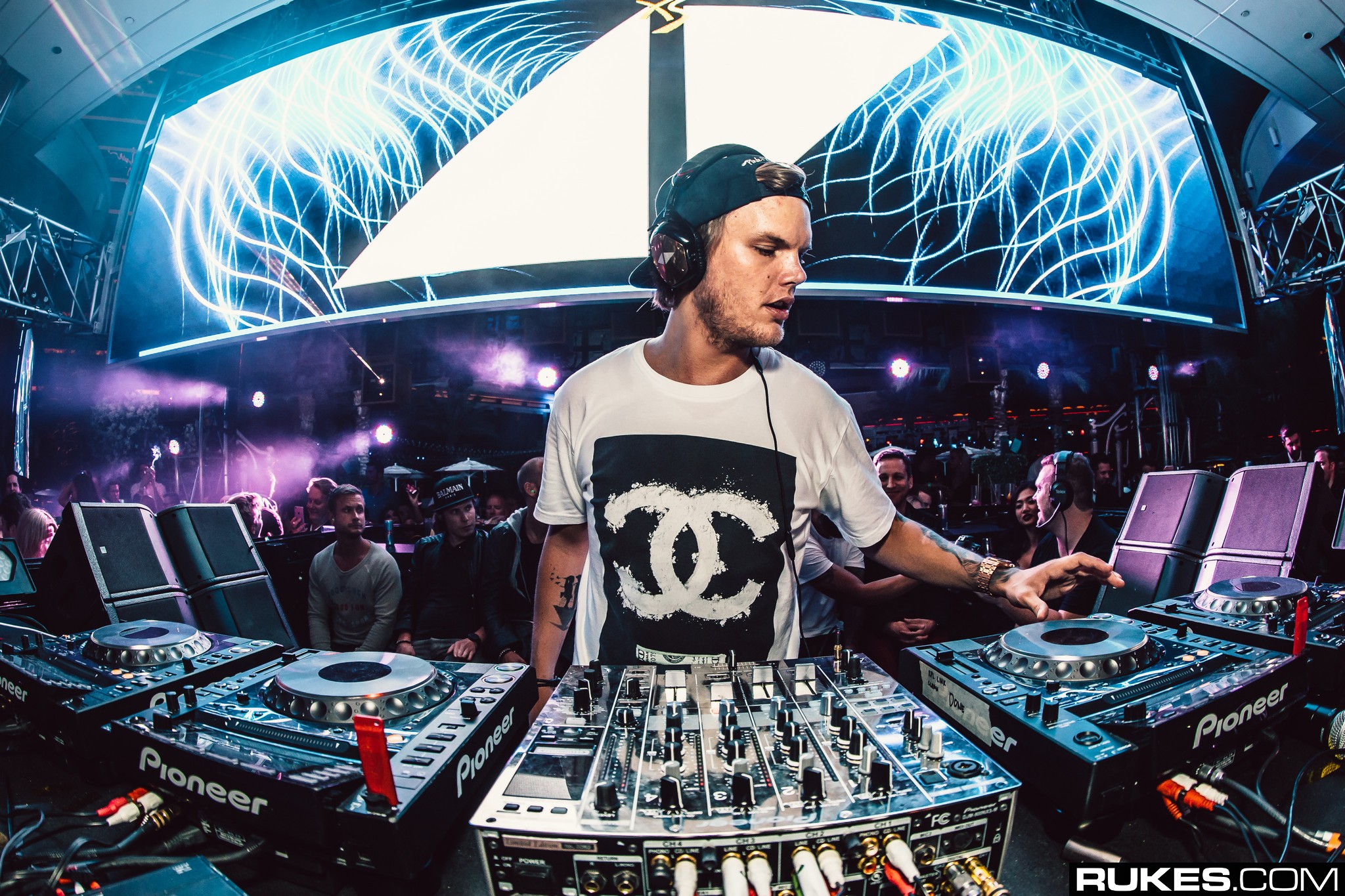 Avicii1