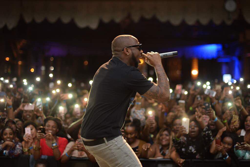 Davido-on-stage