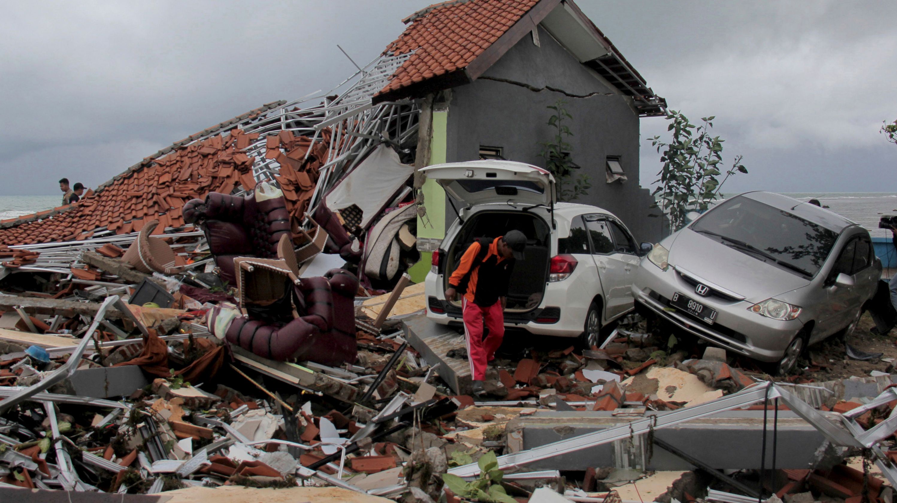Indonesia Tsunami Death Toll Rises To 280