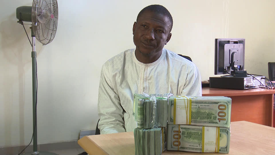 EFCC Arrests Man for Failure to Disclose $207,000