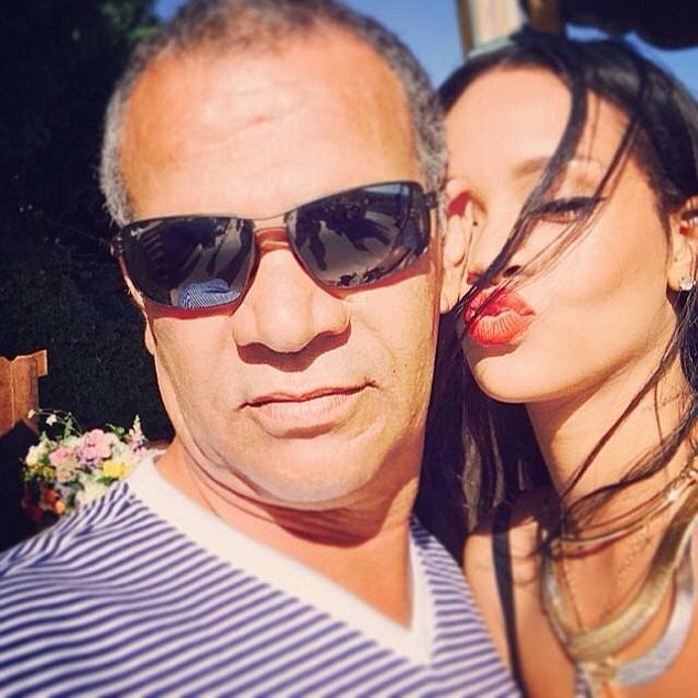 Rihanna Sues Dad For Exploiting her “Fenty” Brand