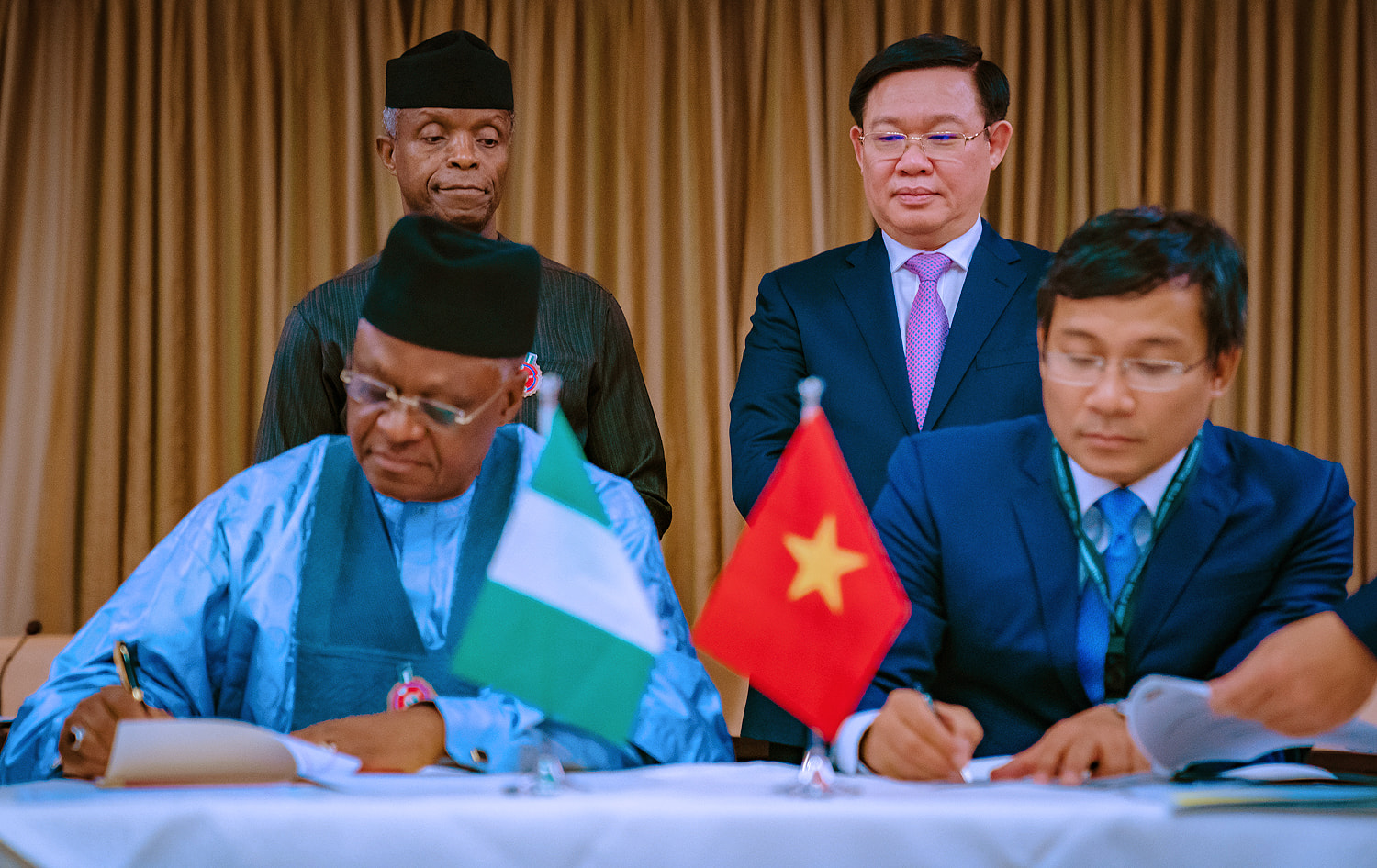 nigeria-vietnam-sign